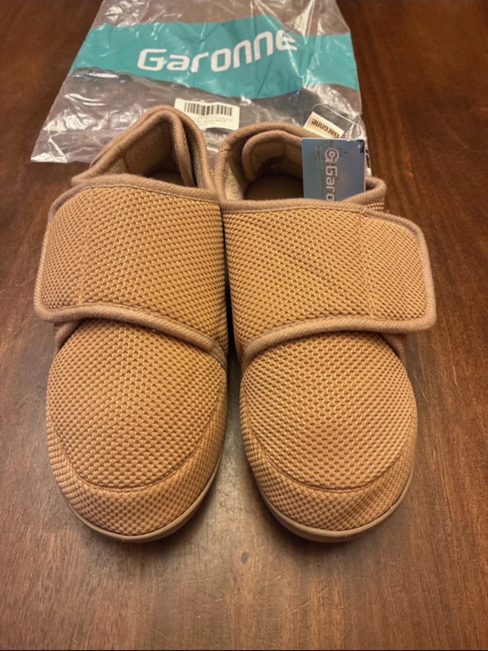 Garonne women’s diabetic wide width shoes/slippers. Size 9